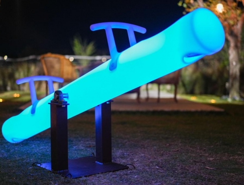 נדנדה   Copy   Copy